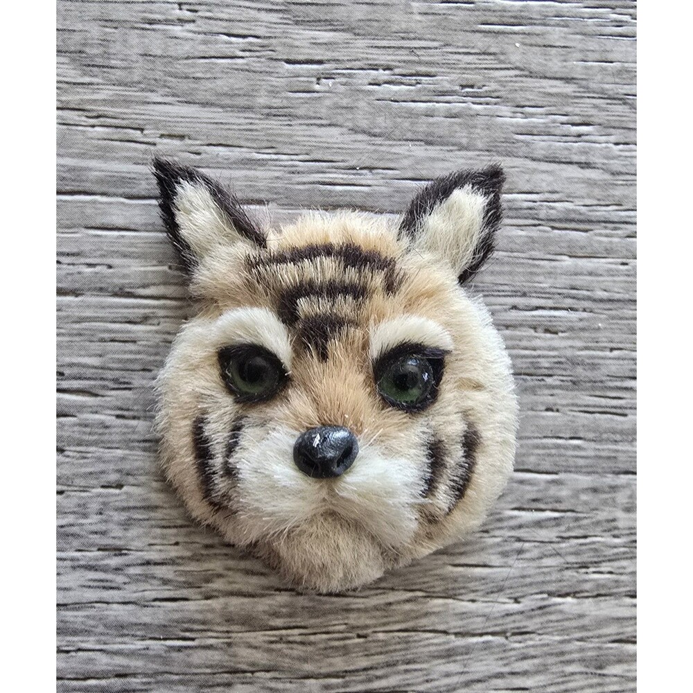 Vintage Fur Green Glass Eyes Tiger Cat Brooch / Pin - Picture 2 of 5